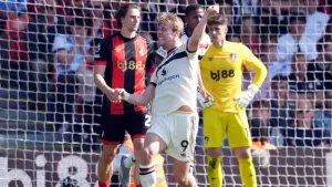 Man Utd leave it late as Rasmus Hojlund denies 10-man Bournemouth